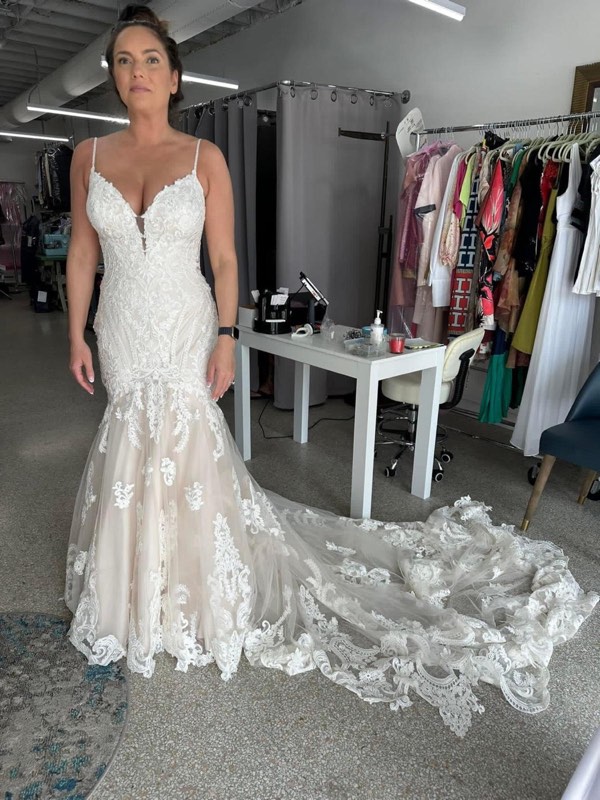Mermaid wedding dress with lace appliqué